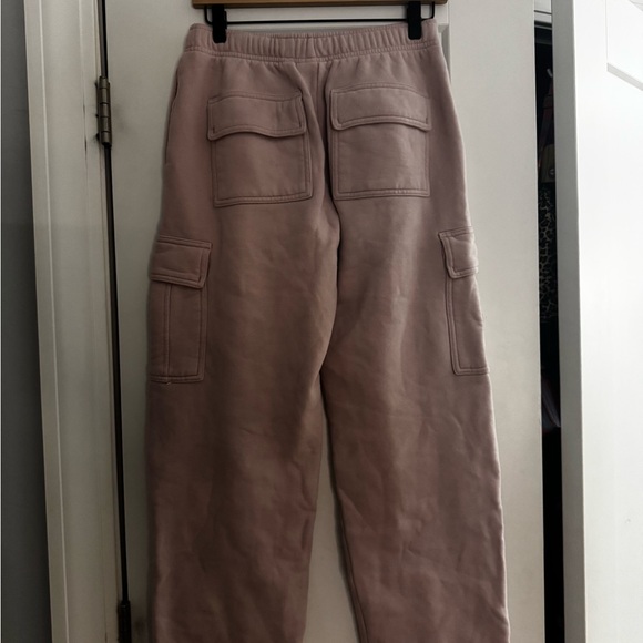 Women’s Aritzia Baby Pink Cargo Sweatpants - Picture 3 of 4